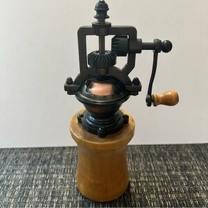 Box Elder Wood Pepper Grinder Mill Handcrafted Vintage Style and Signed